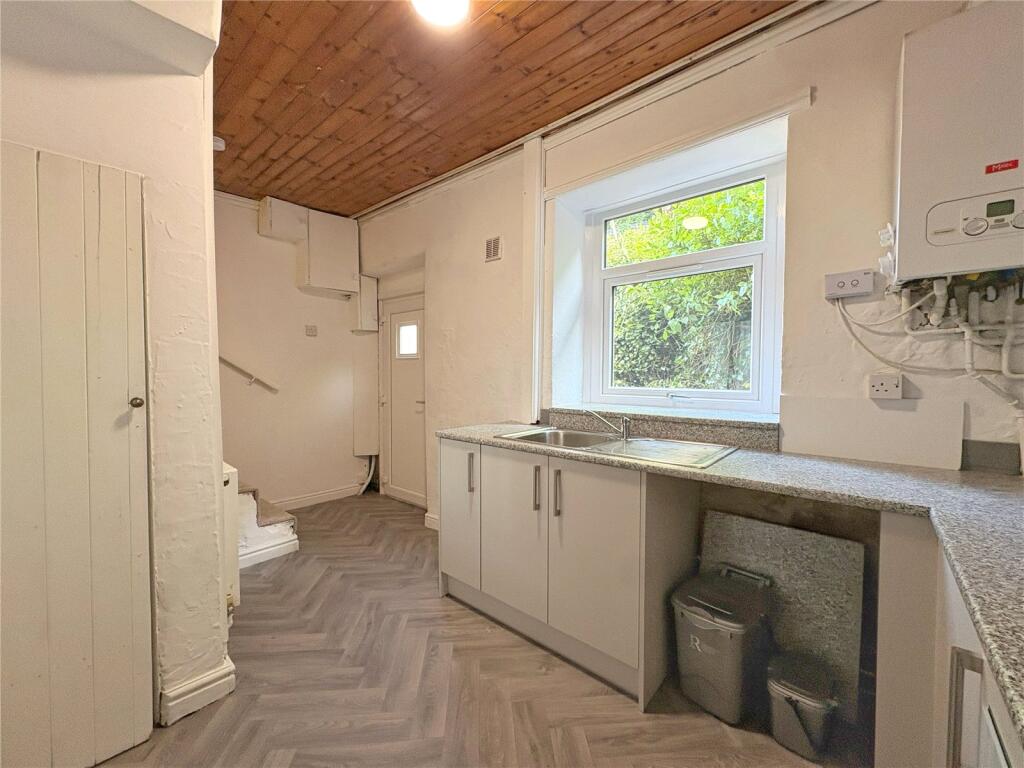 House in Oldham - View 4