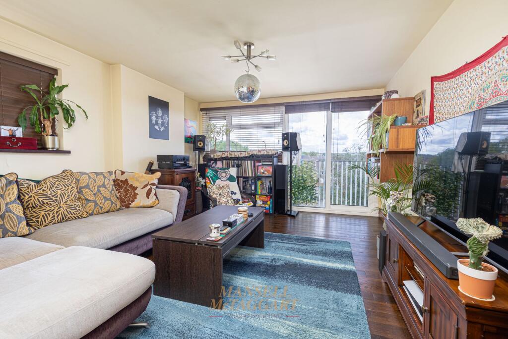 Apartment in Redhill - More