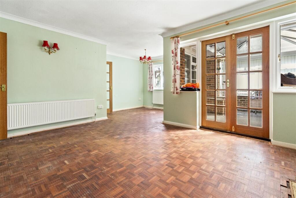 Florida Close, Ferring, Worthing photo 4