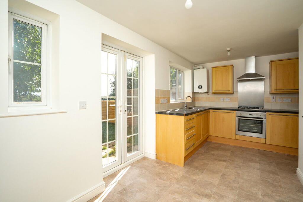 House in Malvern Hills, Malvern - More