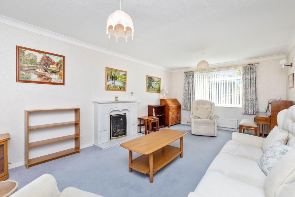 Smithbarn, Horsham, RH13 photo 4