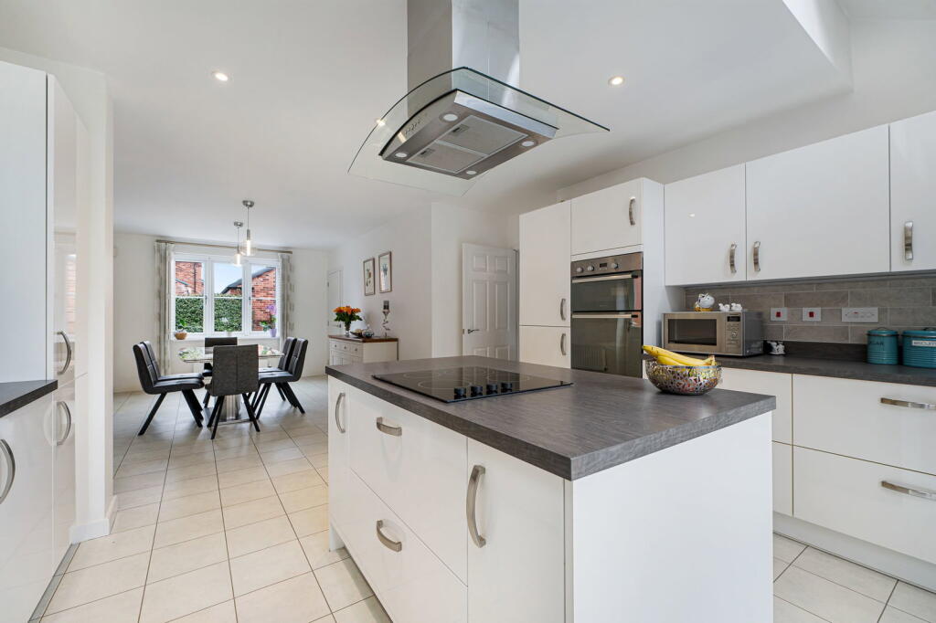 House in Bromborough, Liverpool City Region - View 4