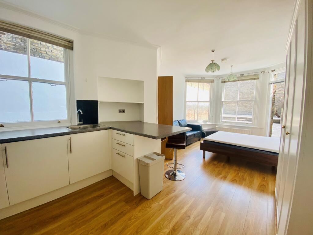 Studio flat for rent