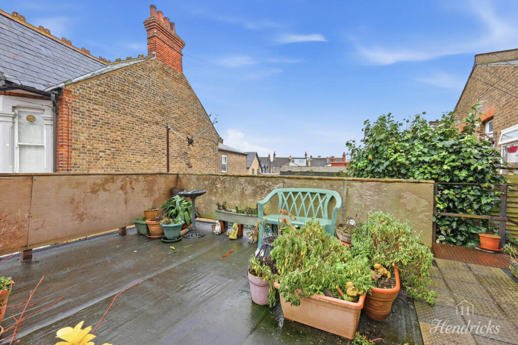 London Road, Westcliff-on-sea, SS0 7 photo 5