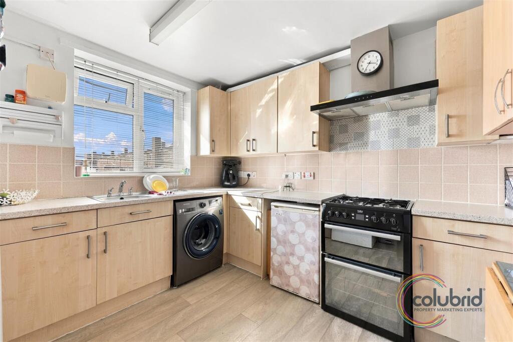 Apartment in Romford - More