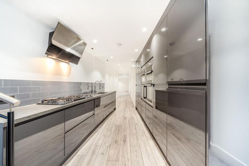 3 bedroom semi-detached house for rent