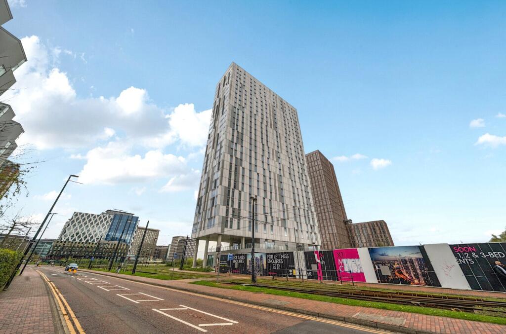 2-bed flat on Michigan Avenue, Salford, Greater Manchester, £145,000