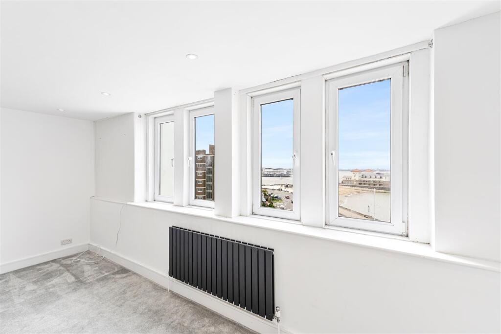 Apartment in Weston-super-Mare, Cliftonville - More