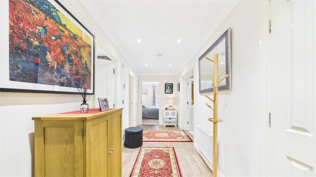 Apartment in Camberley, Old Dean - View 4