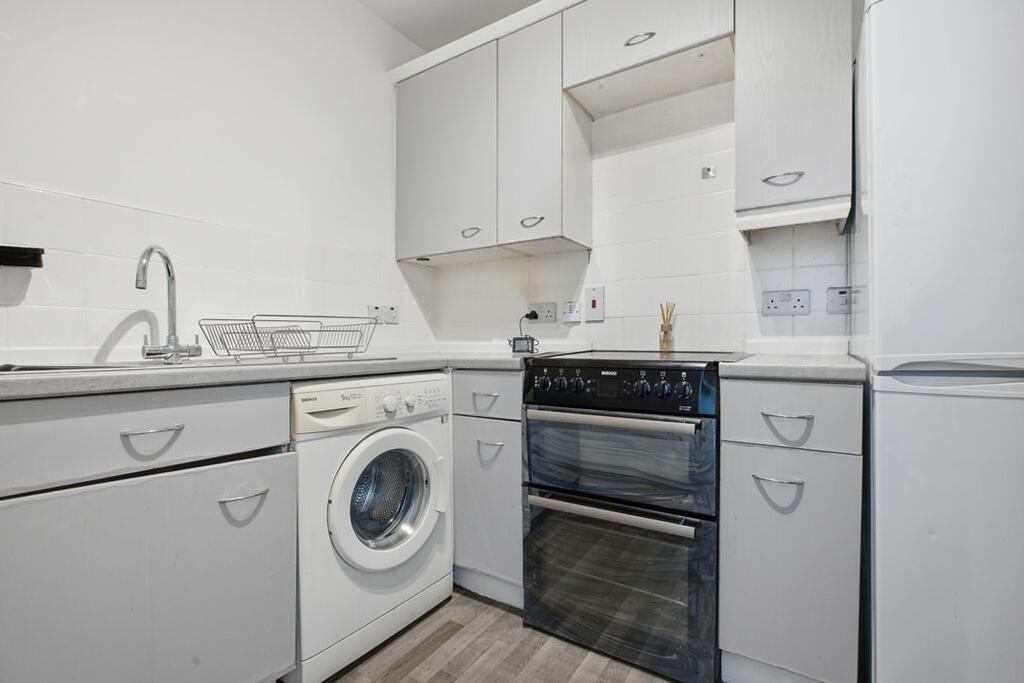 Apartment in Paisley, Renfrewshire - View 5