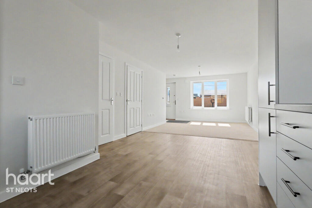 Bernard Avenue, Alconbury Weald photo 3
