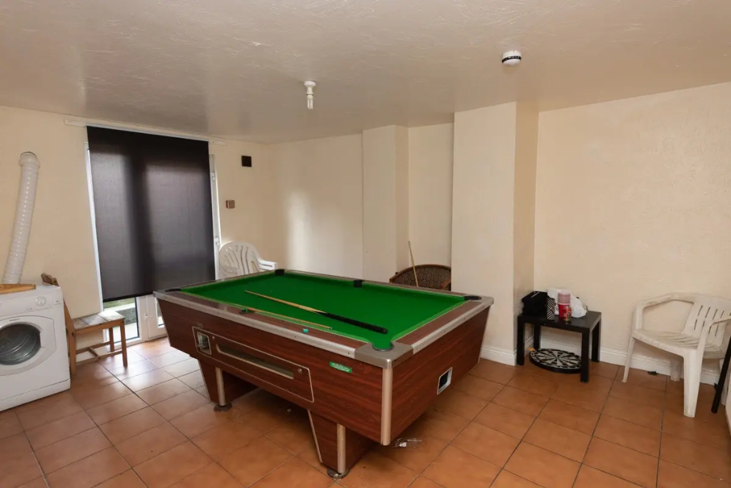 7 bedroom terraced house for rent