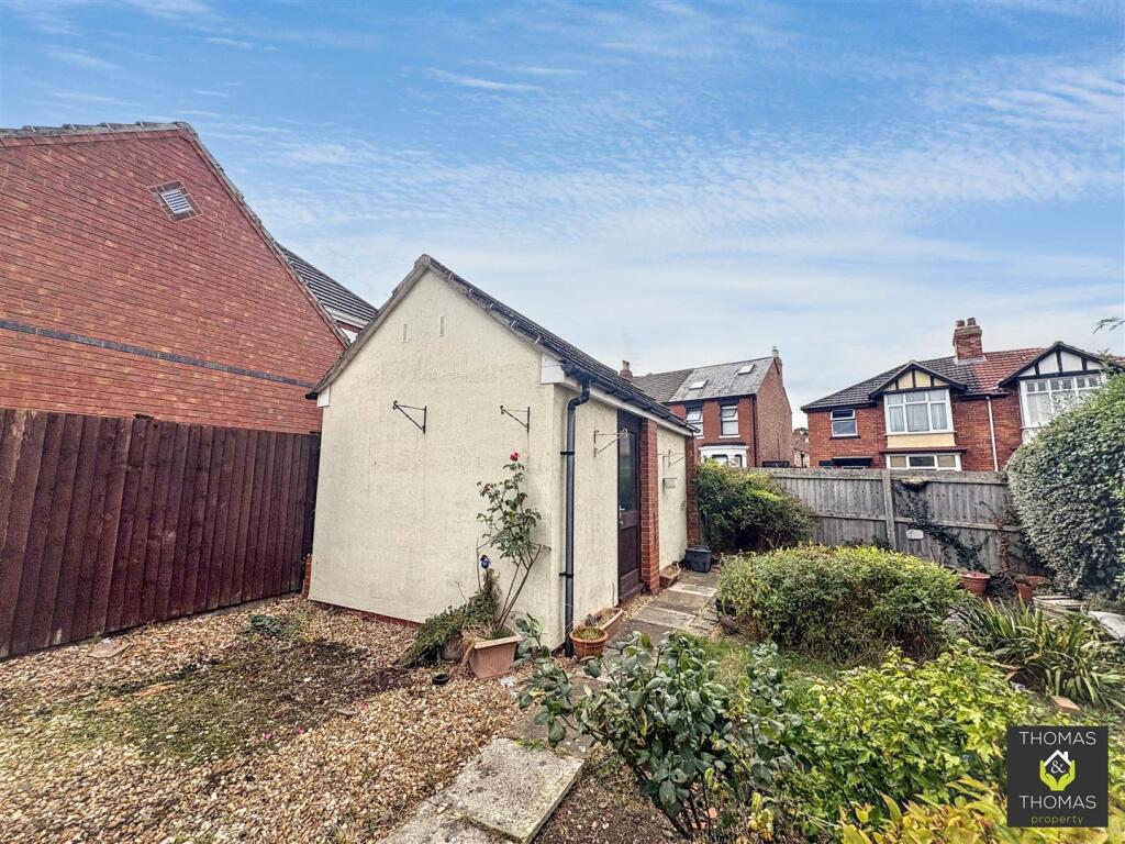 House in Gloucester - View 5