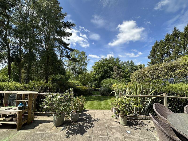 Hammersley Lane, Penn - No Onward Chain photo 2