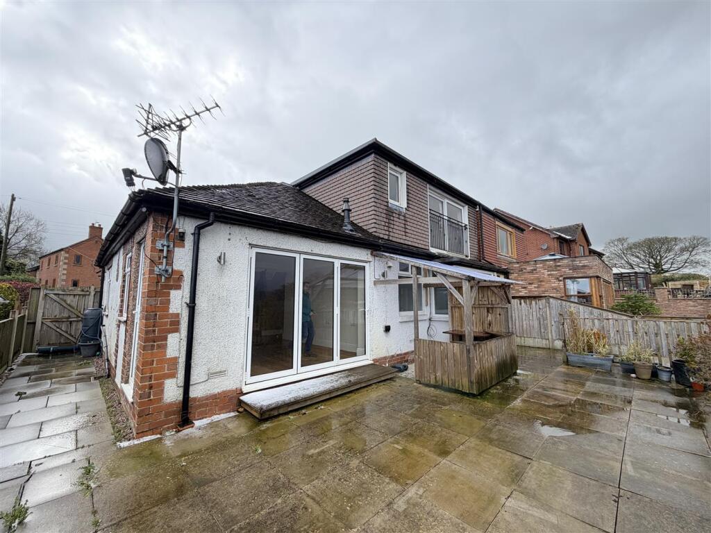 House in Staffordshire Moorlands, Leek - View 2