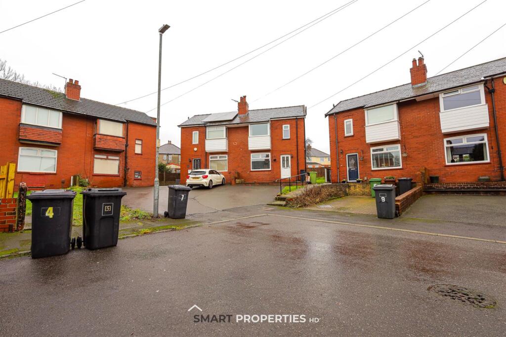 Moorcrest Road, Huddersfield photo 2