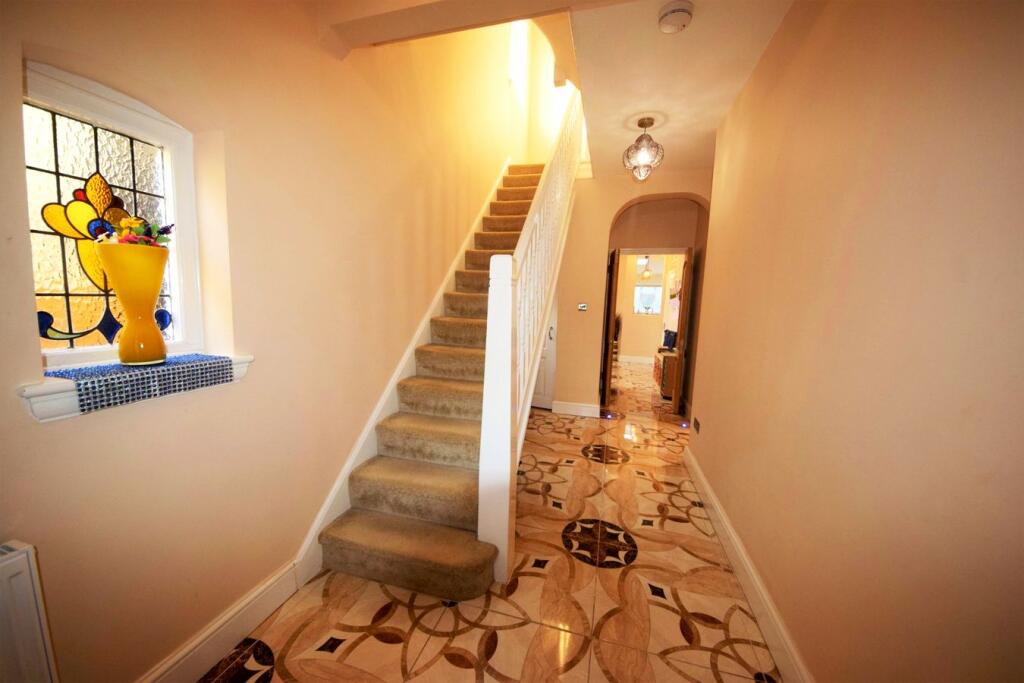 House in Ilford, Clayhall - View 5