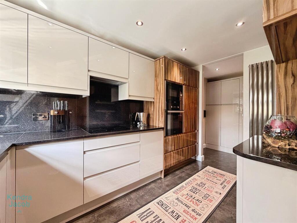 House in Worksop, Gateford - More