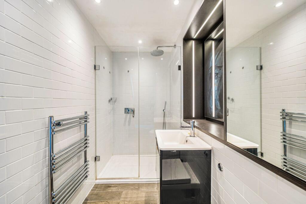 Apartment in London - View 5