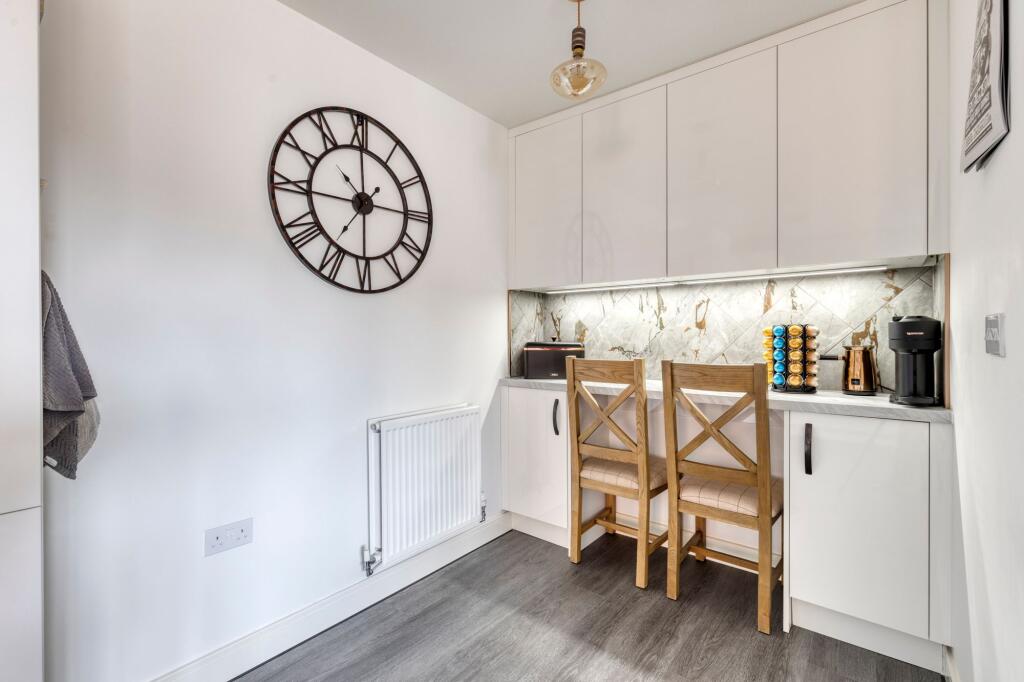 Apartment in Crewe, Shavington cum Gresty - View 4