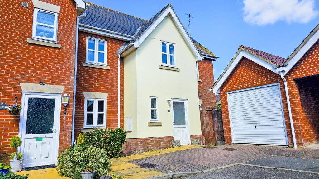Main image of property: Nazecliff Gardens, Walton-on-the-Naze, Essex