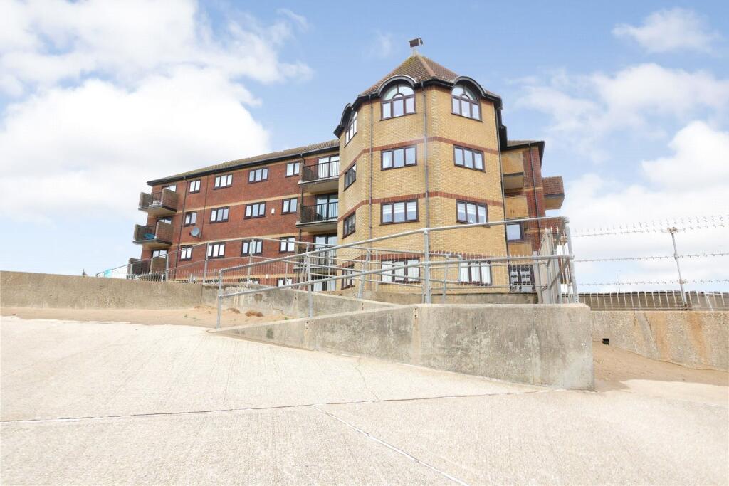 3-bed flat on Queens Park Close, Mablethorpe, Lincolnshire, LN12, £165,000