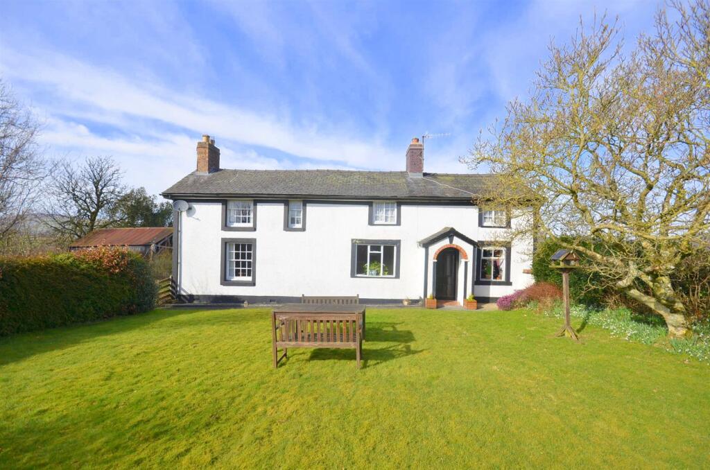 3-bed detached on Oakley Park, Llanidloes, £490,000