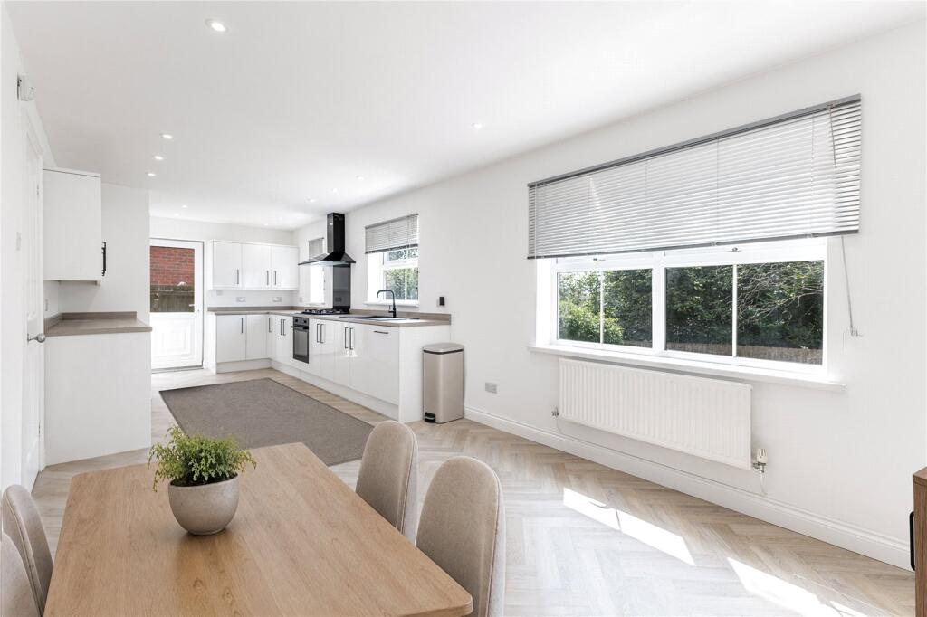Heol Peredur, Thornhill, Cardiff, CF14 photo 4