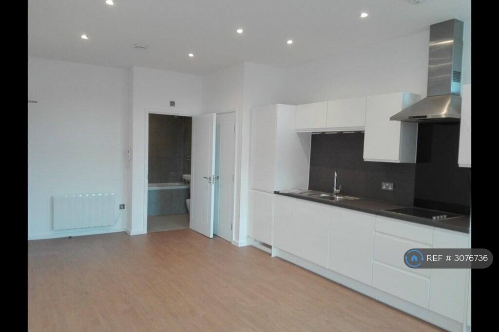 Apartment in Slough - View 5