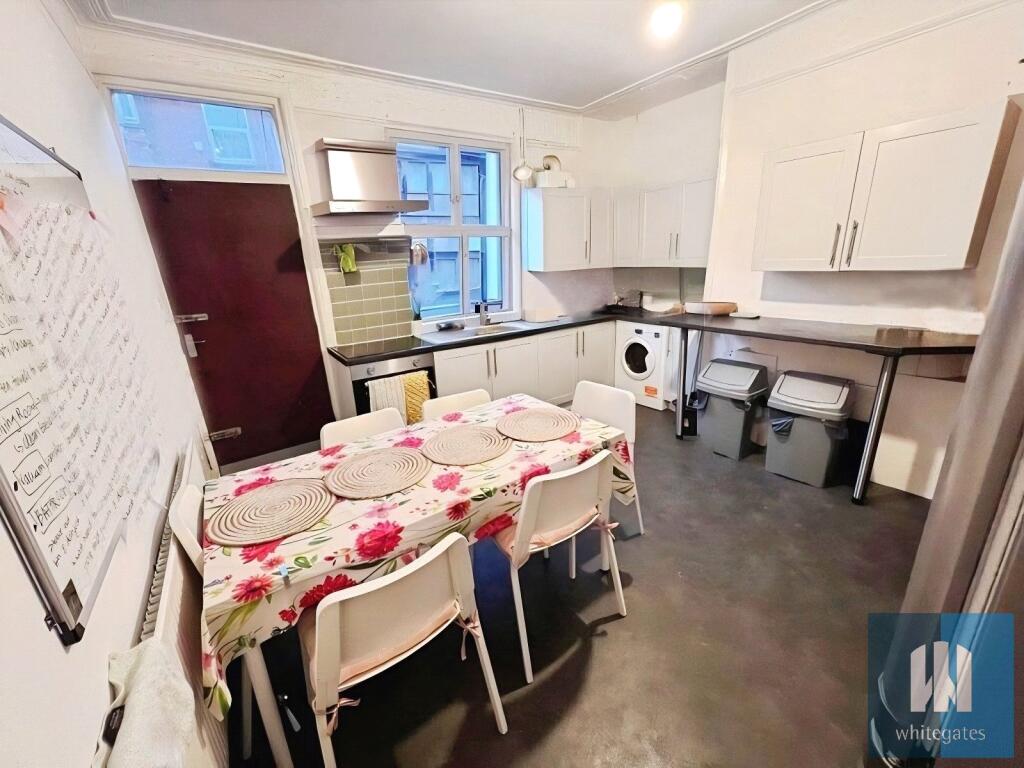 6 bedroom terraced house for rent