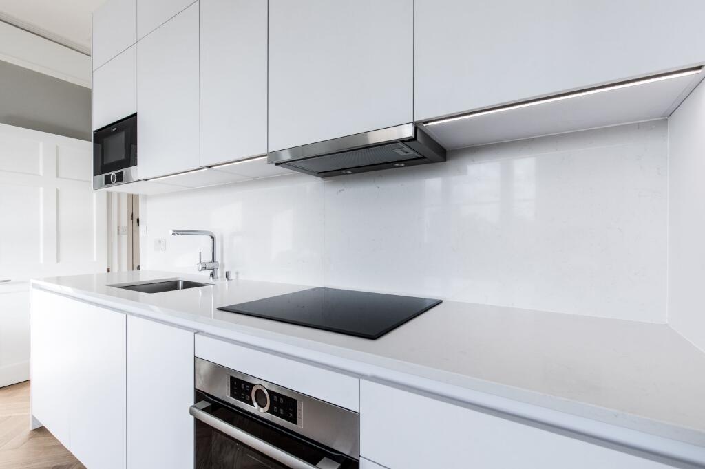 Main image of property: Flat 8 89 Gloucester Place