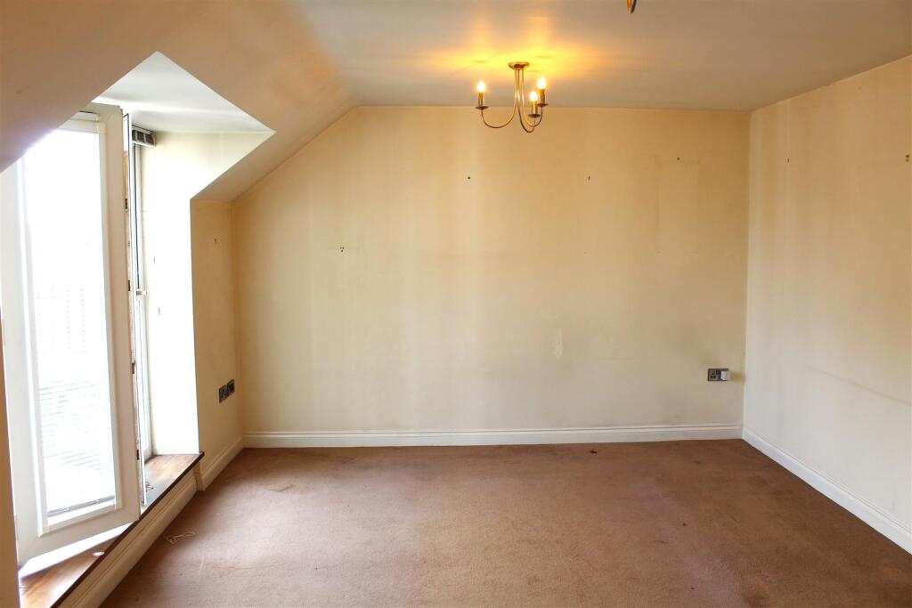 Main image of property: 46 Birch Meadow Close, Warwick