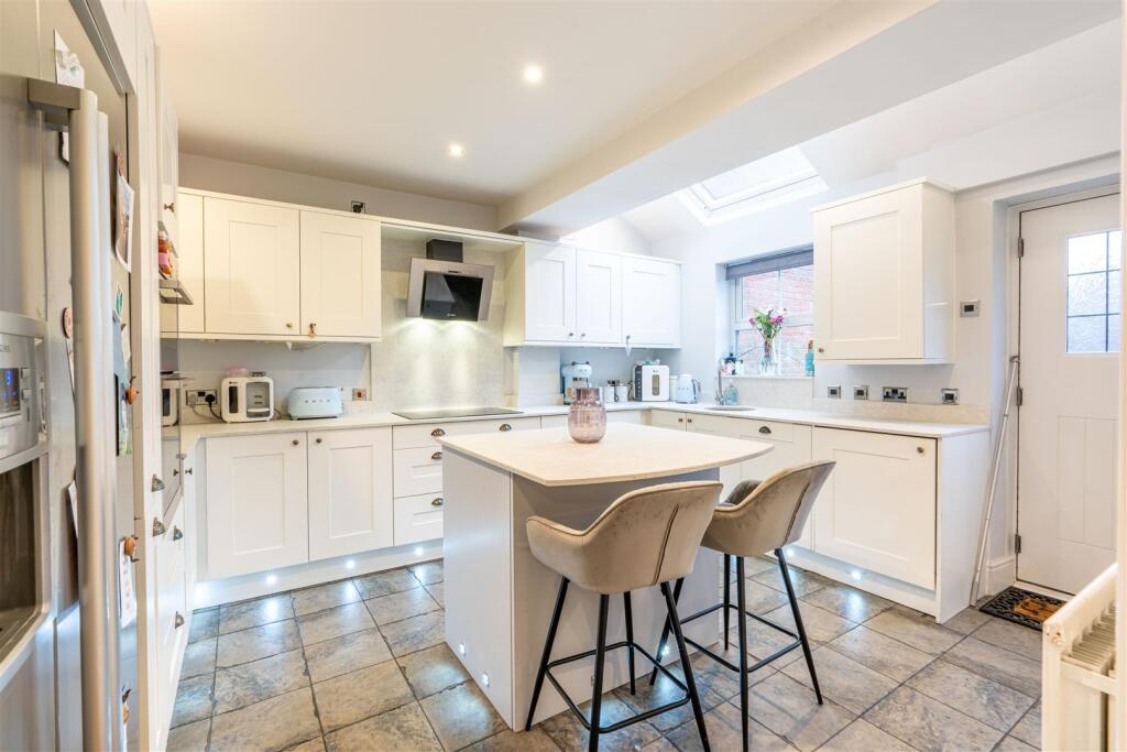 House in Newcastle upon Tyne, North Gosforth - More