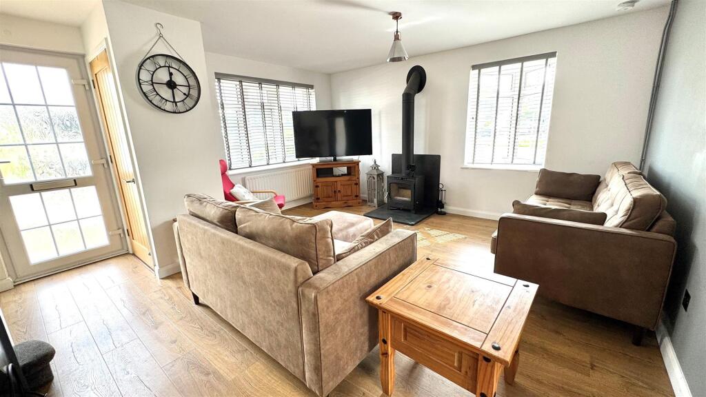 Manor Close, Wrafton, photo 4