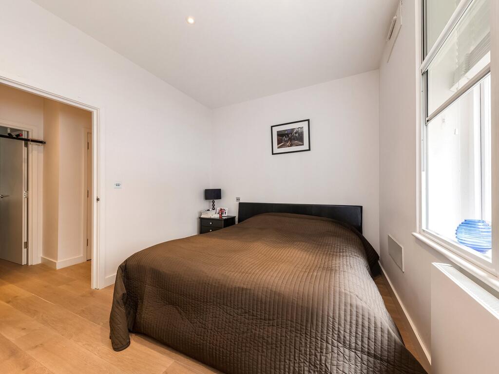 Apartment in London, Chinatown - View 5