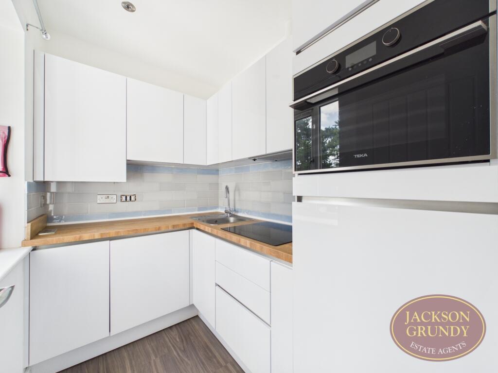 Apartment in Northampton, West Northamptonshire - View 2