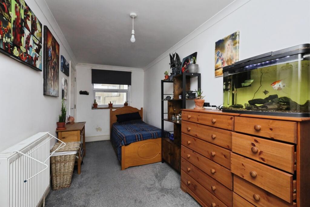 Apartment in Eastbourne, East Sussex - View 4