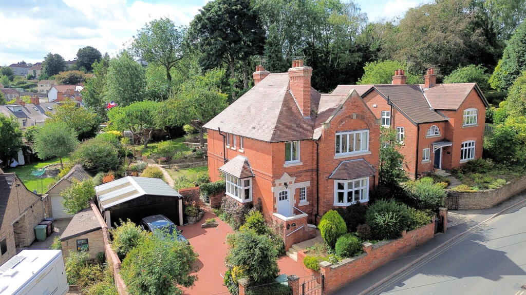 4-bed detached on High Street, Whitwell, S80 4QZ, £500,000