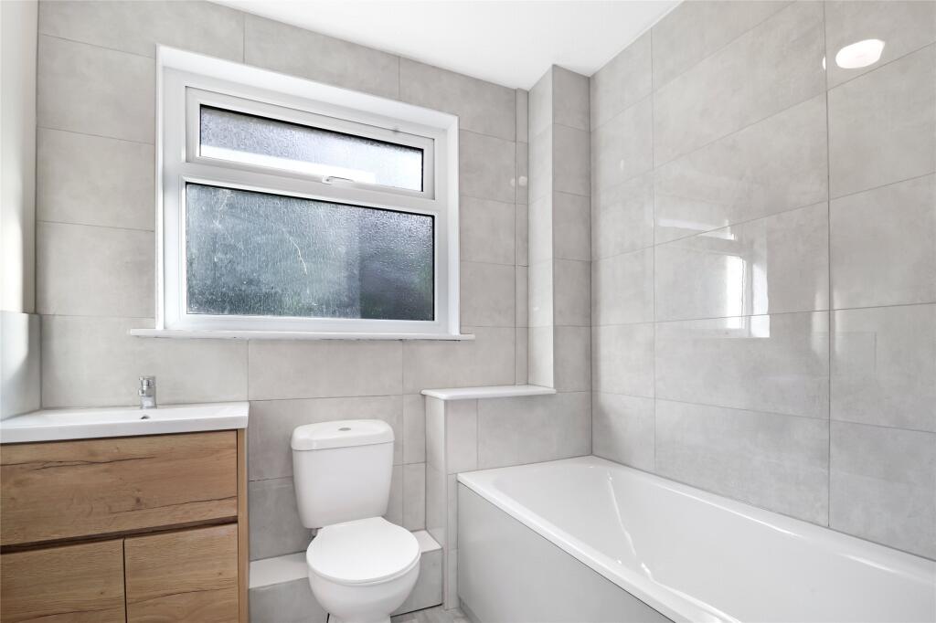 Chichester Close, Ilfracombe, Devon, EX34 photo 3