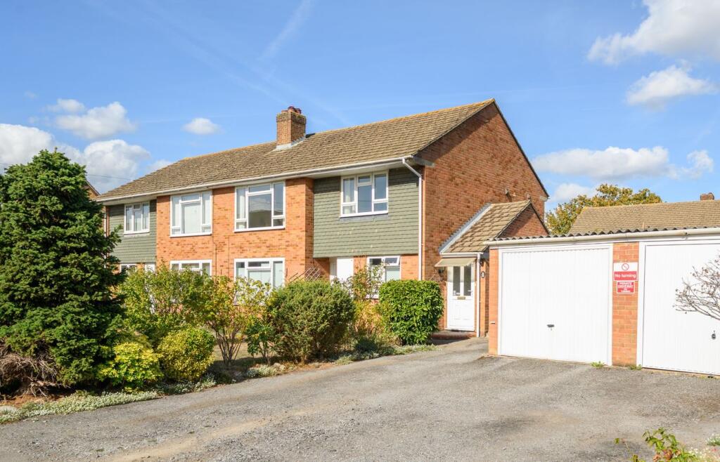 2-bed flat on Havers Avenue, Hersham Village, KT12, £349,950