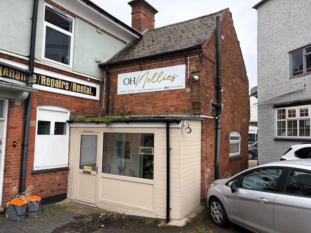 Main image of property: 20C Lutterworth Road, Blaby, Leicester, LE8 4DN