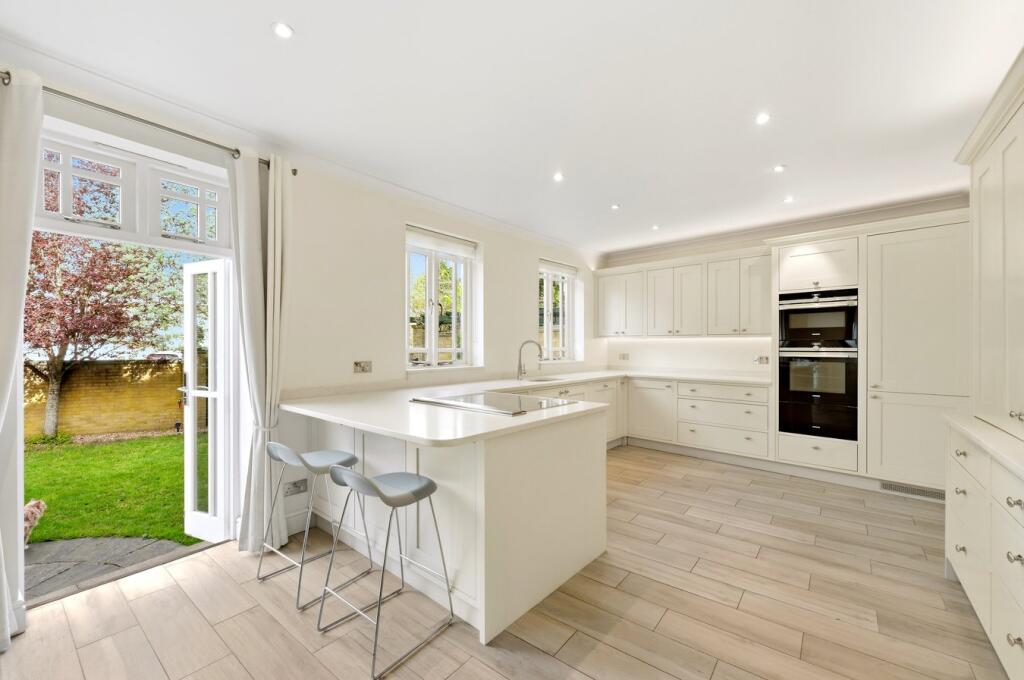 House in Weybridge - View 3