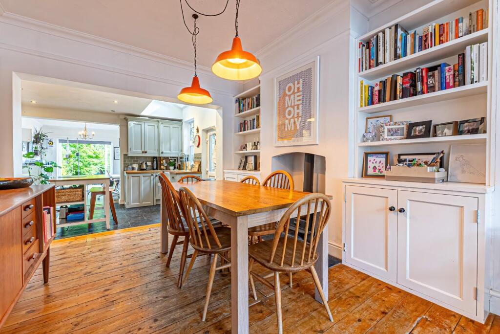 House in Leighton Buzzard, Southcott, Leighton-Linslade - More