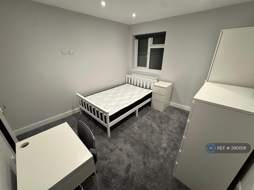 Main image of property: Middle Street, Southampton, SO14