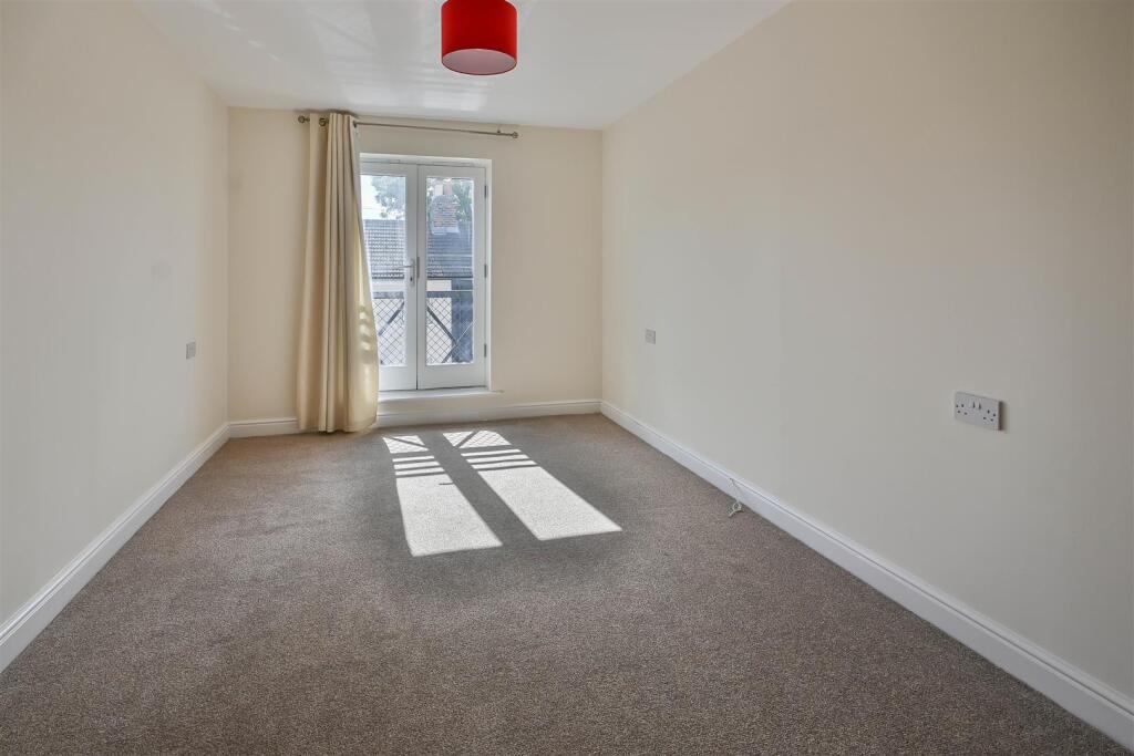 Apartment in Brentwood, Essex - View 4