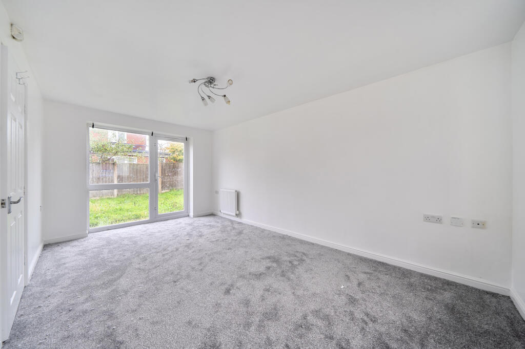 House in Manchester, Victoria Park, Ardwick - More