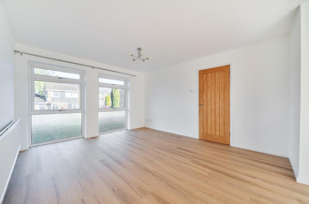 House in Eastleigh, Cranbourne Park, Hedge End - More