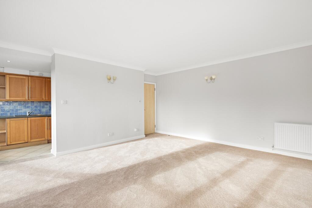 Apartment in Purley - View 5