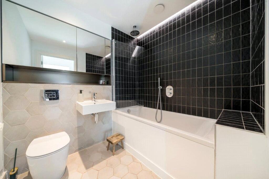 Apartment in London - More