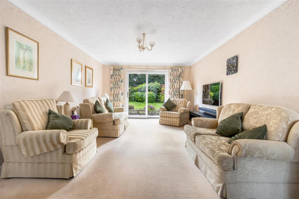 Chester Close, Potters Bar photo 2